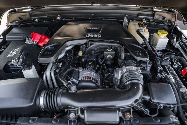 Used 2020 Jeep Gladiator Overland w/ Cold Weather Group image 21