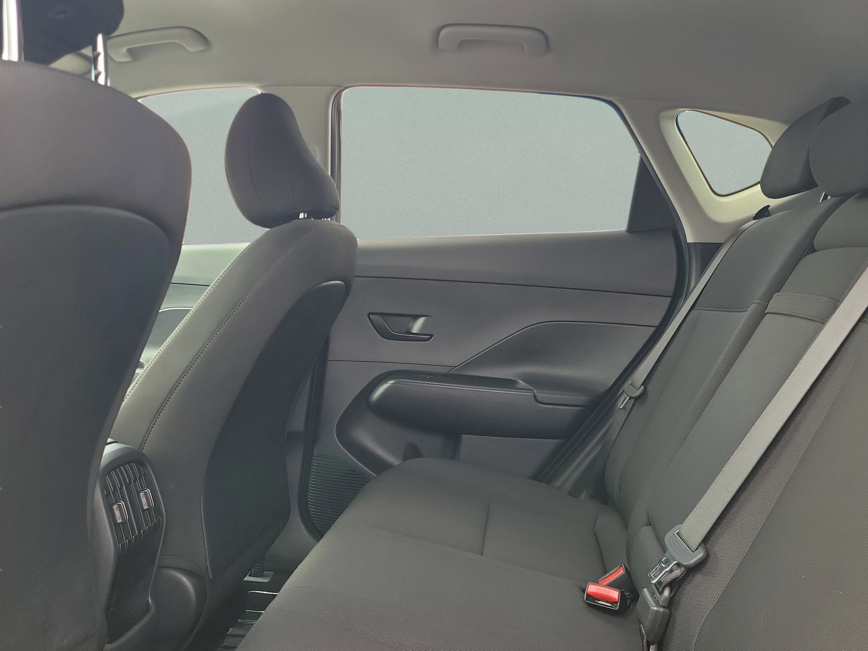 Used 2024 Hyundai Kona SEL image 5