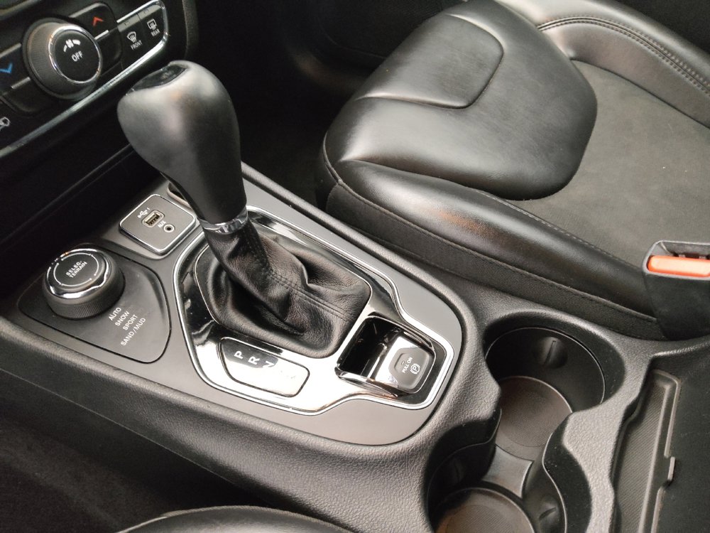 Used 2020 Jeep Cherokee Latitude Plus image 26