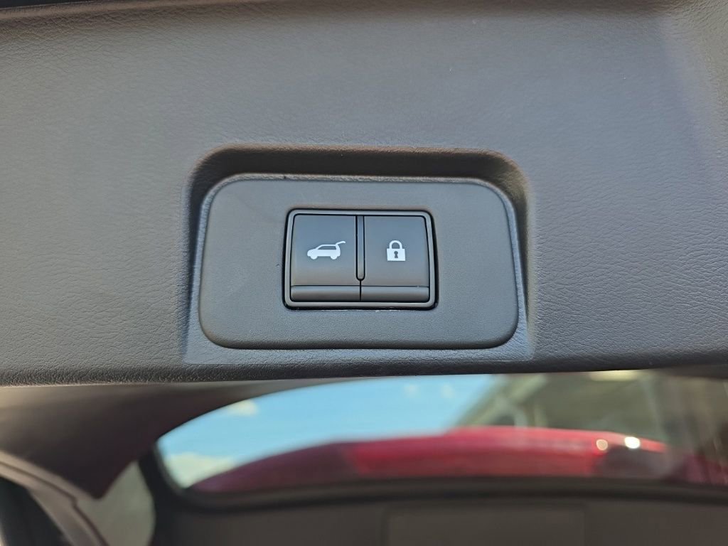 Used 2025 Nissan Rogue SV image 35