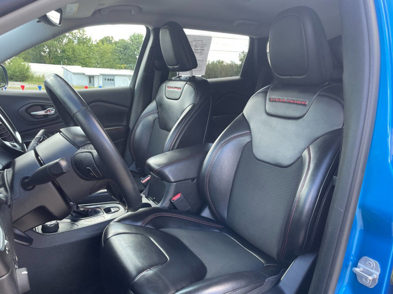 Used 2019 Jeep Cherokee Trailhawk w/ Cold Weather Group image 27