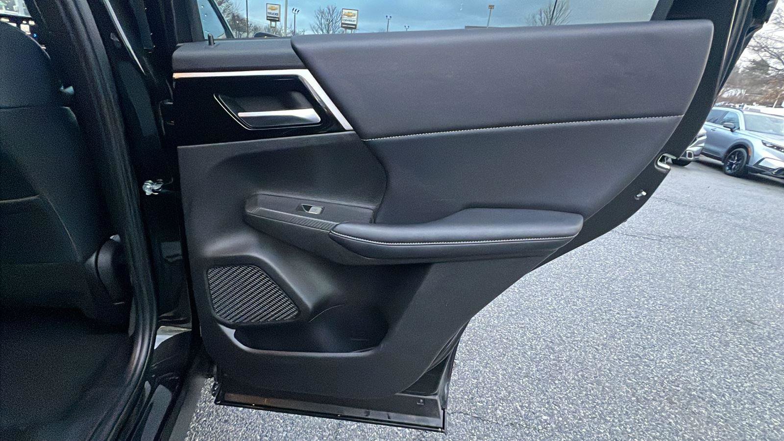 Used 2024 Mitsubishi Outlander SE image 14