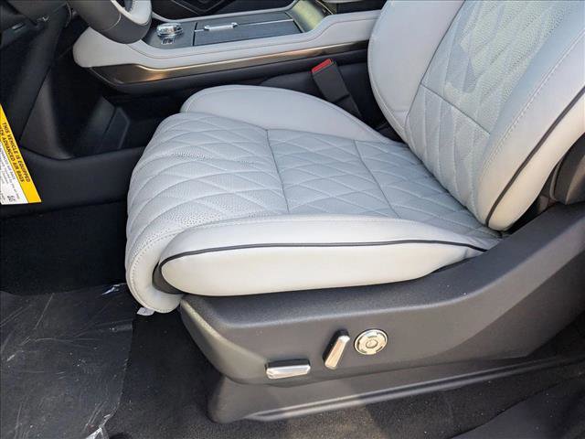 New 2025 Lincoln Navigator L Black Label w/ Black Label Special Edition image 4