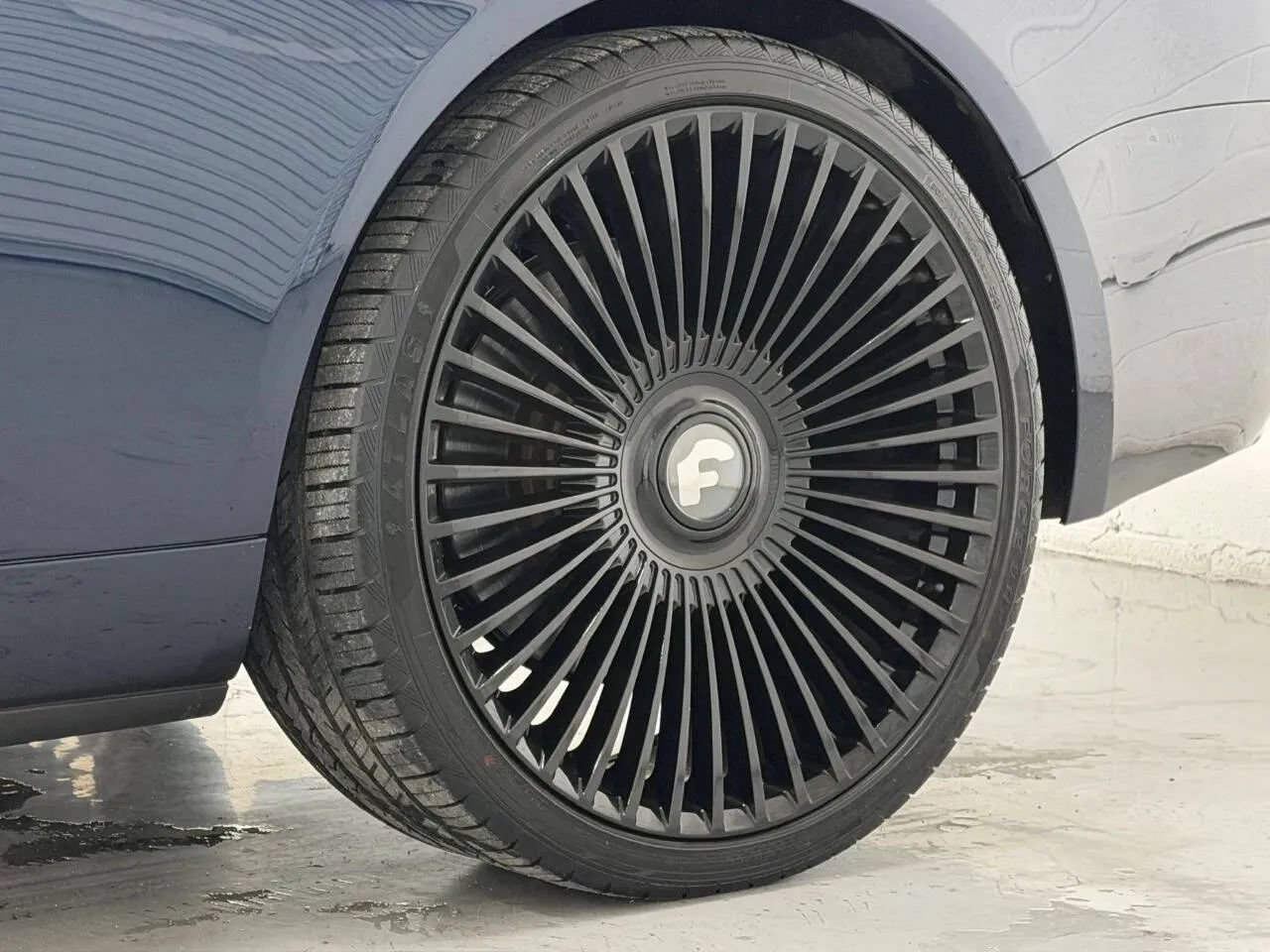 Used 2017 Rolls-Royce Dawn RWD image 43