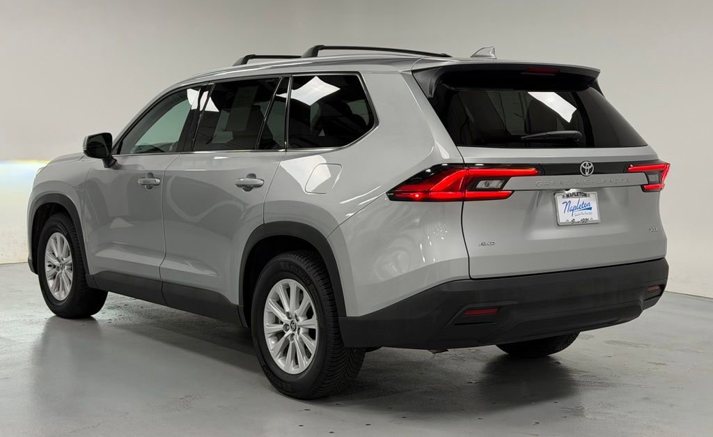 Used 2024 Toyota Grand Highlander AWD image 3
