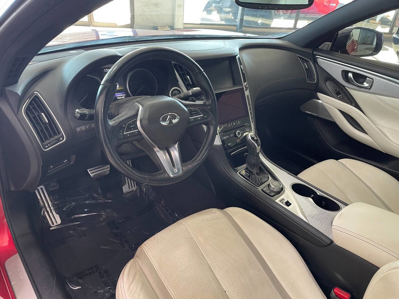 Used 2017 INFINITI Q60 Red Sport 400 image 16