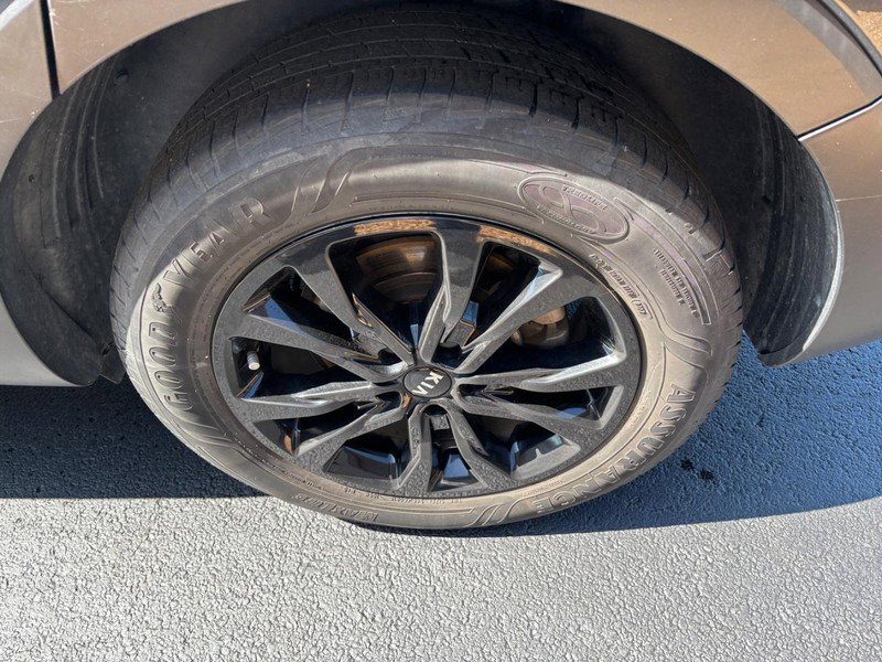 Used 2020 Kia Telluride LX FWD image 8