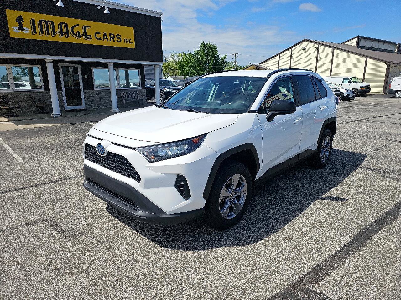 Used 2022 Toyota RAV4 LE image 2