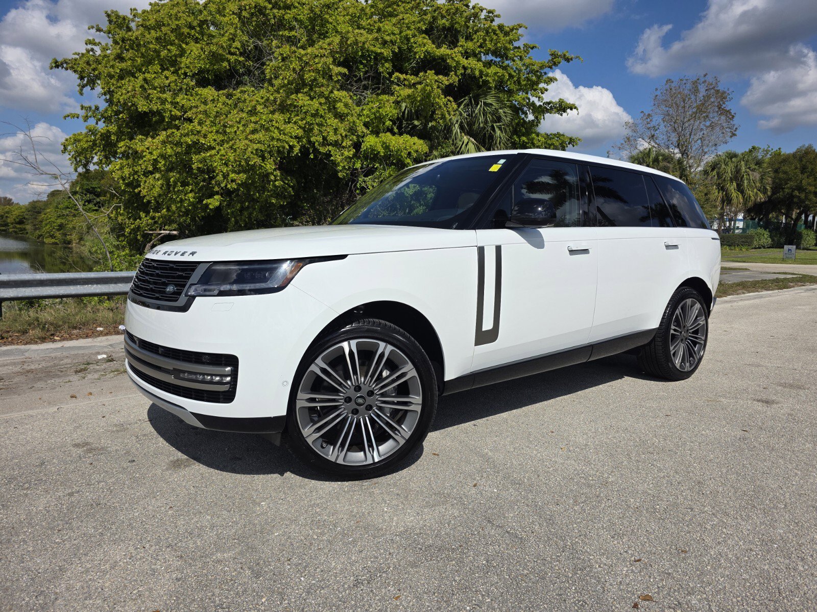 Used 2024 Land Rover Range Rover Long Wheelbase SE