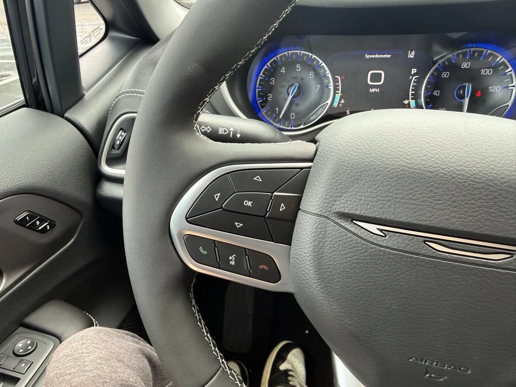 New 2027 Chrysler Pacifica Select FWD image 15