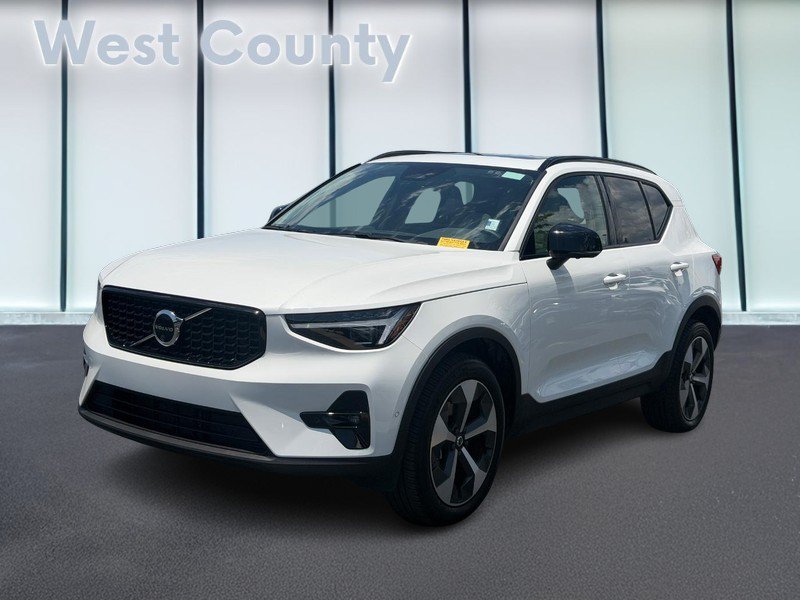 Certified 2026 Volvo XC40 B5 Plus AWD/4WD image 9