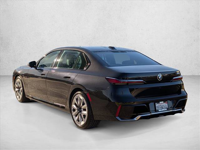 Used 2023 BMW 740i w/ Parking Assistance Package image 8