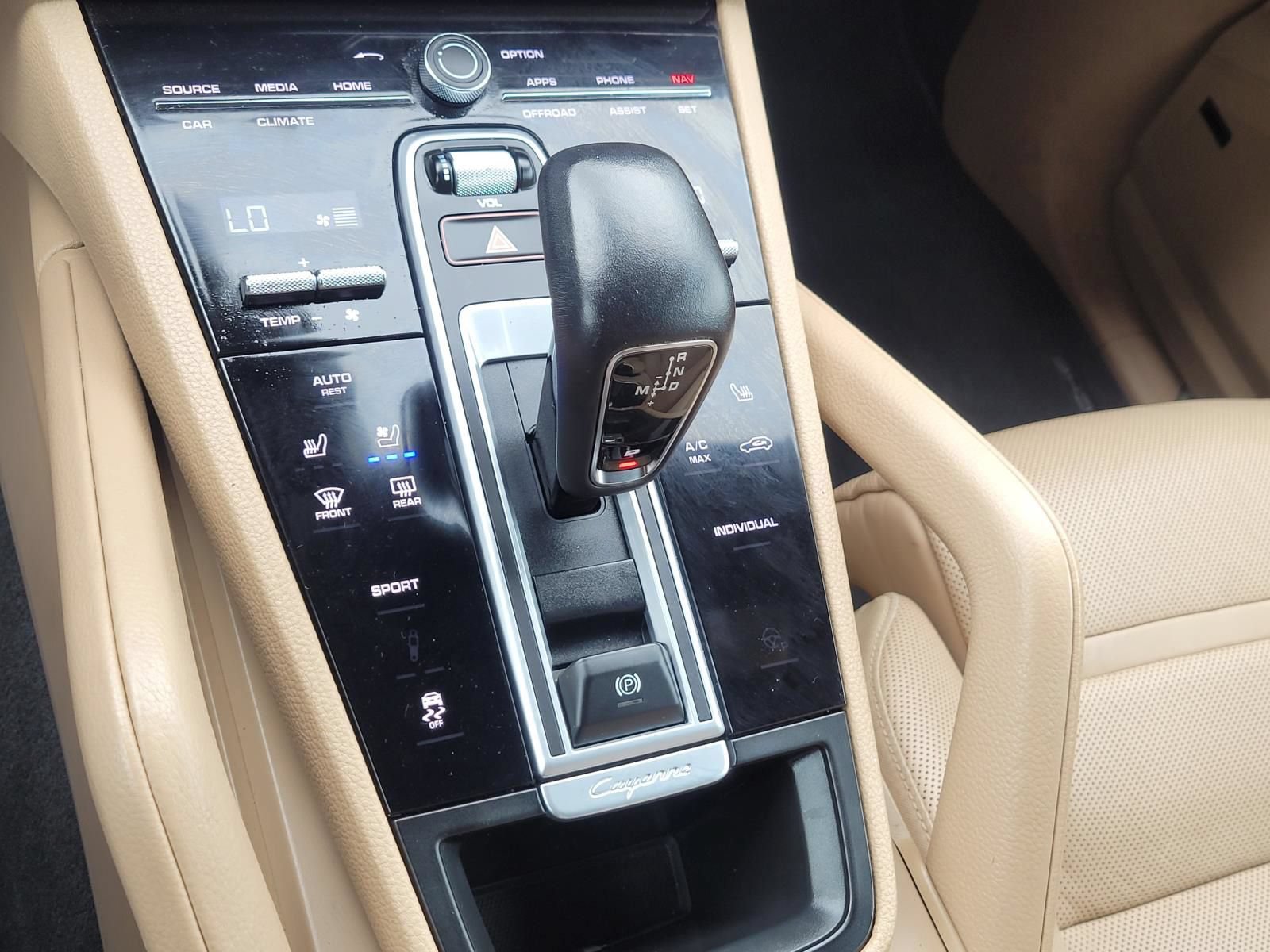 Used 2023 Porsche Cayenne Platinum Edition AWD/4WD image 29