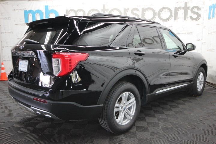 Used 2022 Ford Explorer XLT w/ Equipment Group 202A image 8