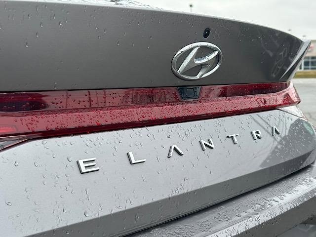 Used 2023 Hyundai Elantra SEL image 32