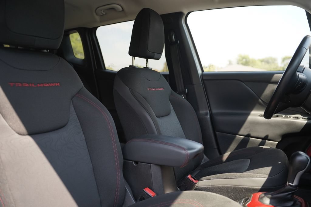 Used 2017 Jeep Renegade Trailhawk AWD/4WD image 14