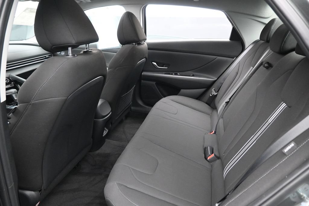 Used 2025 Hyundai Elantra SEL FWD image 23