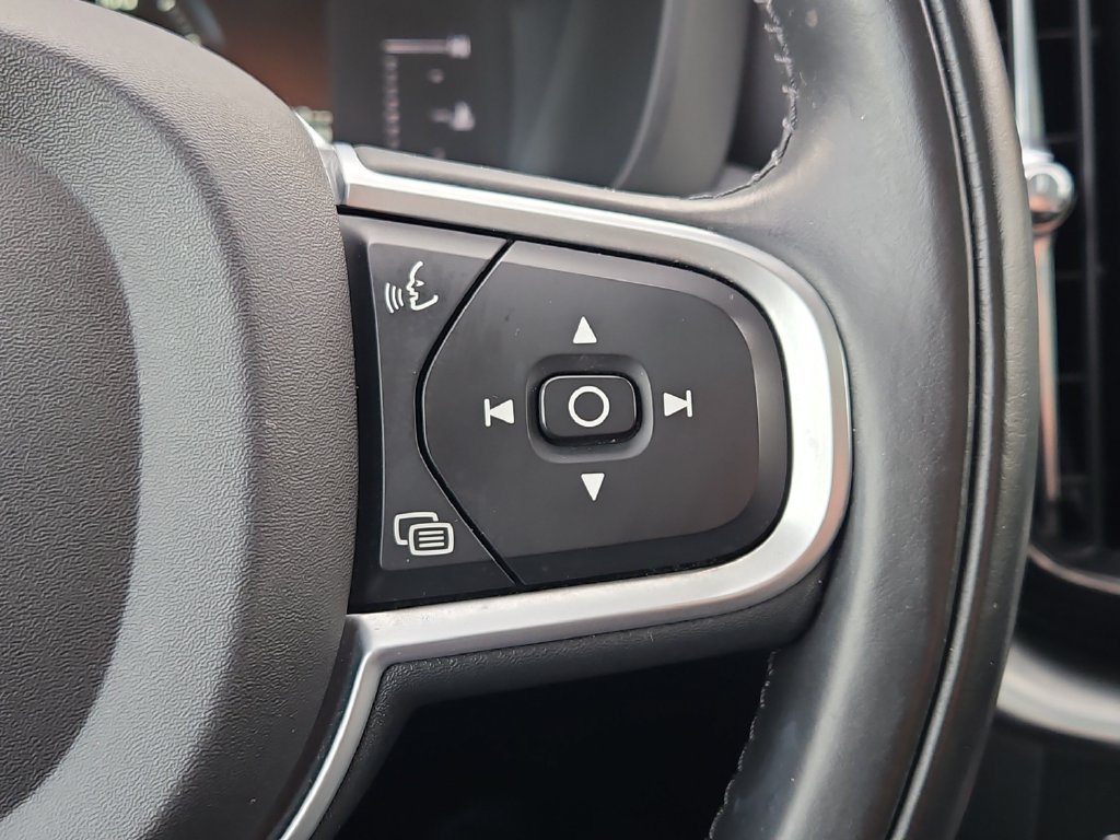 Used 2019 Volvo XC60 T5 Momentum w/ Premium Package AWD/4WD image 26