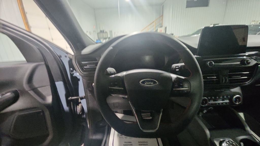 Used 2024 Ford Escape ST-Line Select w/ Class II Trailer Tow Package image 18