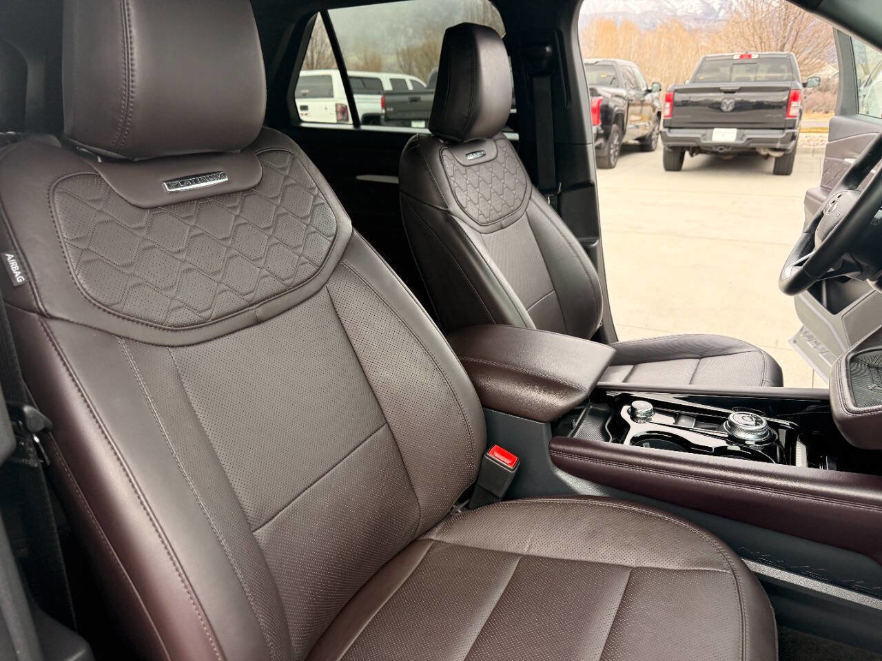 Used 2025 Ford Explorer Platinum w/ LUX Leather Package image 30