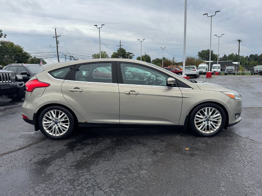Used 2016 Ford Focus Titanium w/ Titanium Technology Package FWD image 6