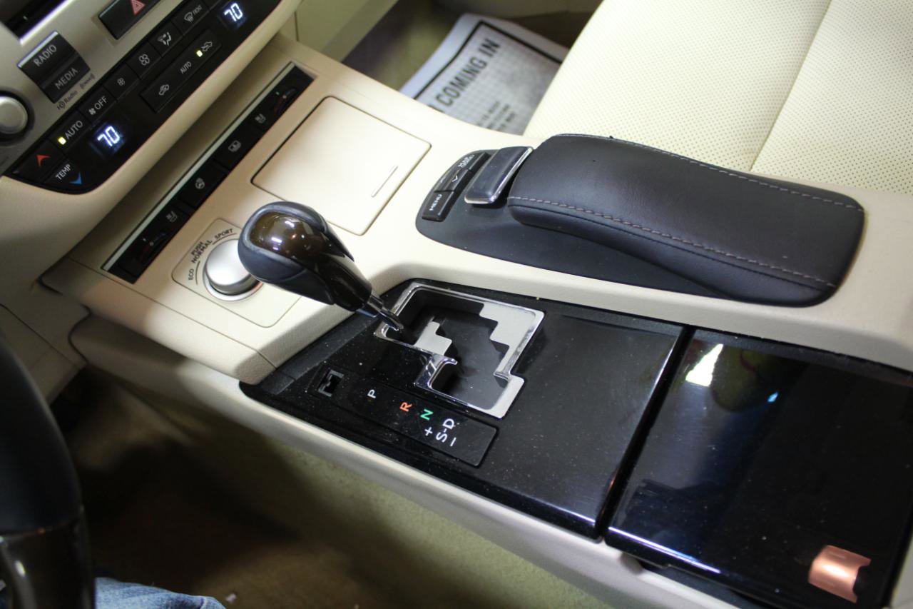 Used 2013 Lexus ES 350 w/ Luxury Pkg image 19