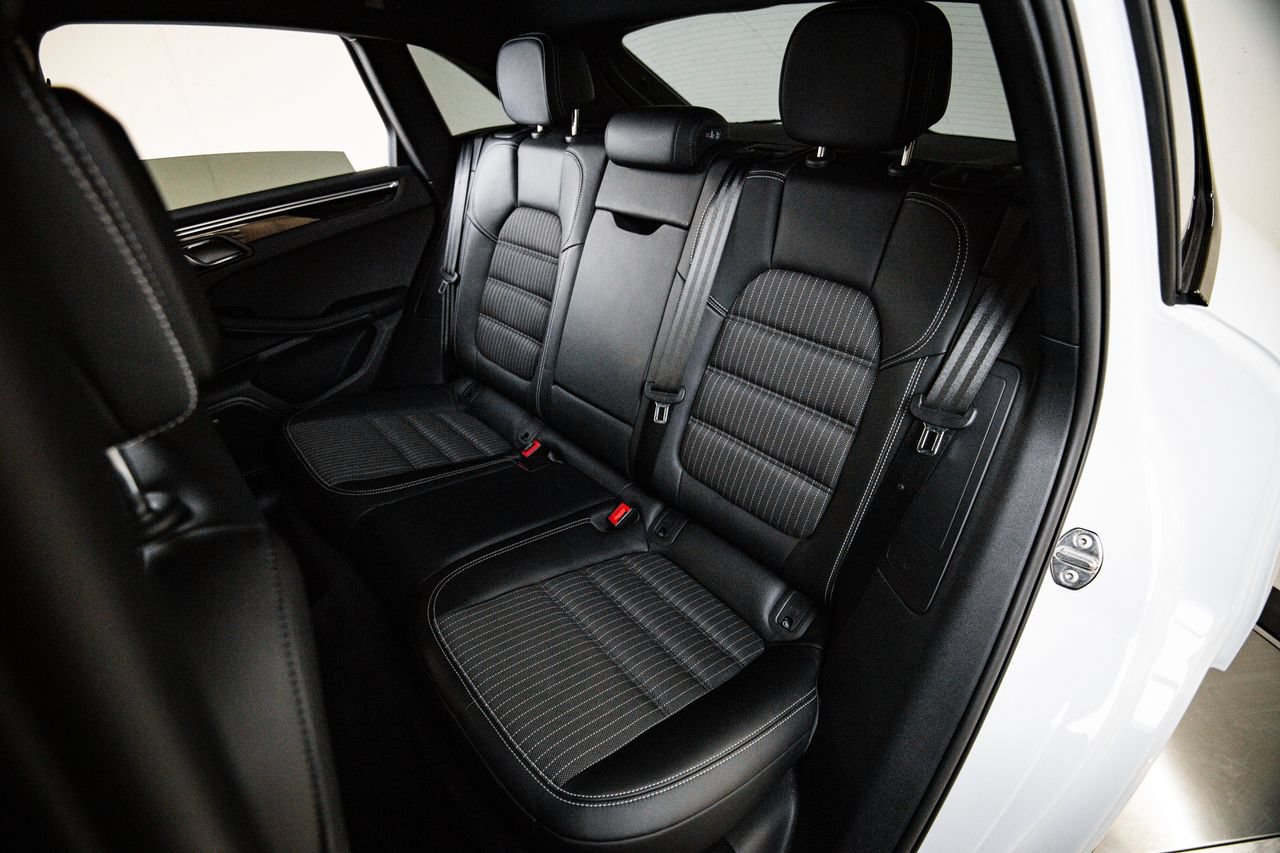 Certified 2023 Porsche Macan Turbo AWD/4WD image 24