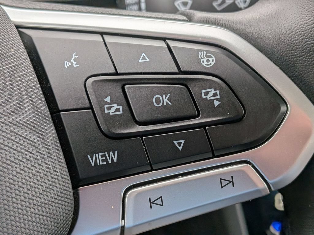 Used 2025 Volkswagen Jetta SEL FWD image 22