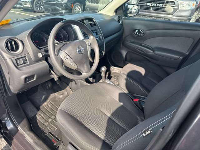 Used 2015 Nissan Versa SV FWD image 9