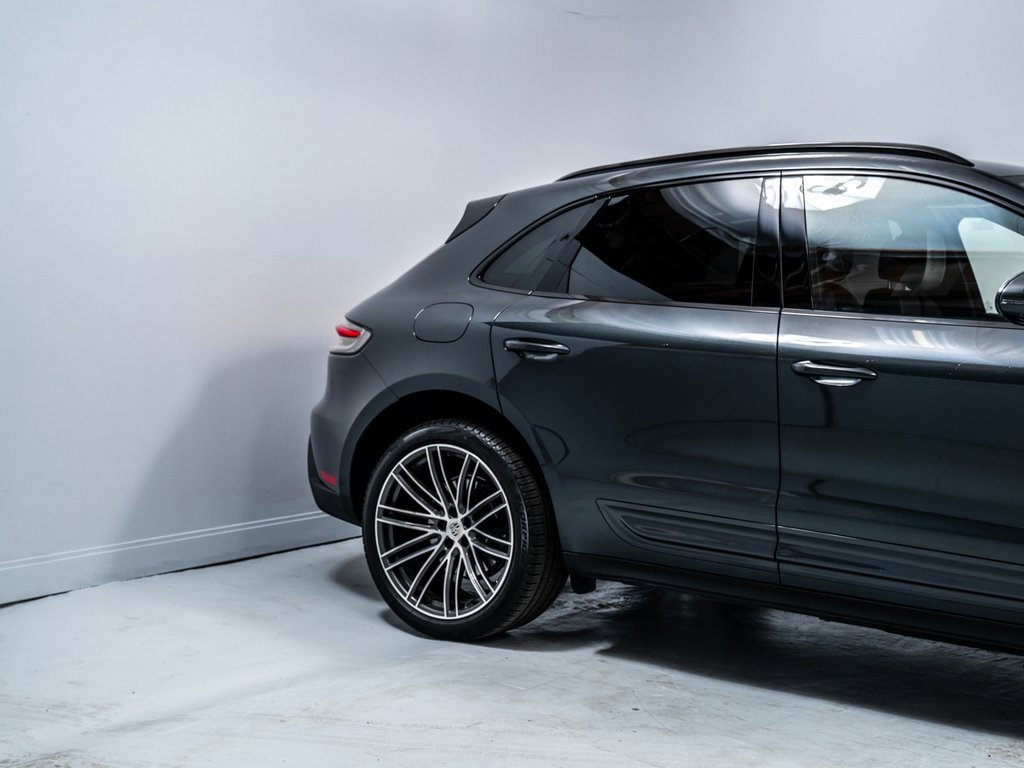 Used 2025 Porsche Macan image 11