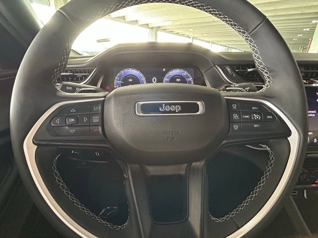 Used 2025 Jeep Grand Cherokee L Laredo image 25