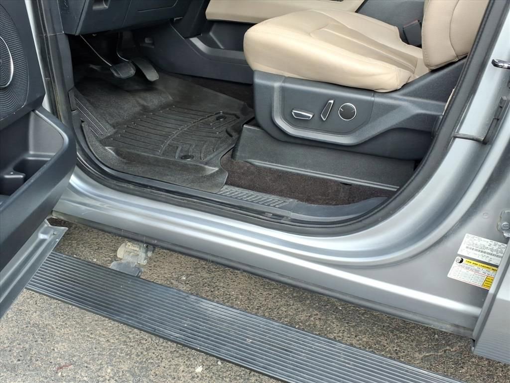 Used 2022 Ford Expedition Limited RWD image 16