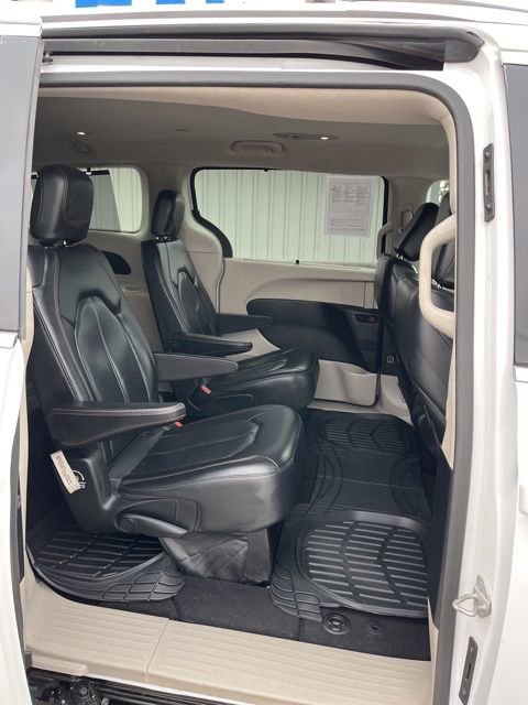 Used 2018 Chrysler Pacifica Touring-L w/ Premium Audio Group image 35