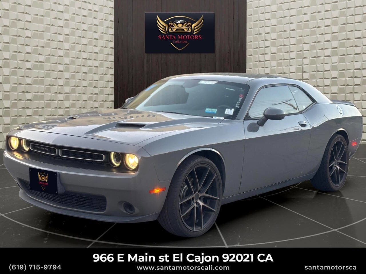 Used 2018 Dodge Challenger SXT w/ Sound Group RWD image 1