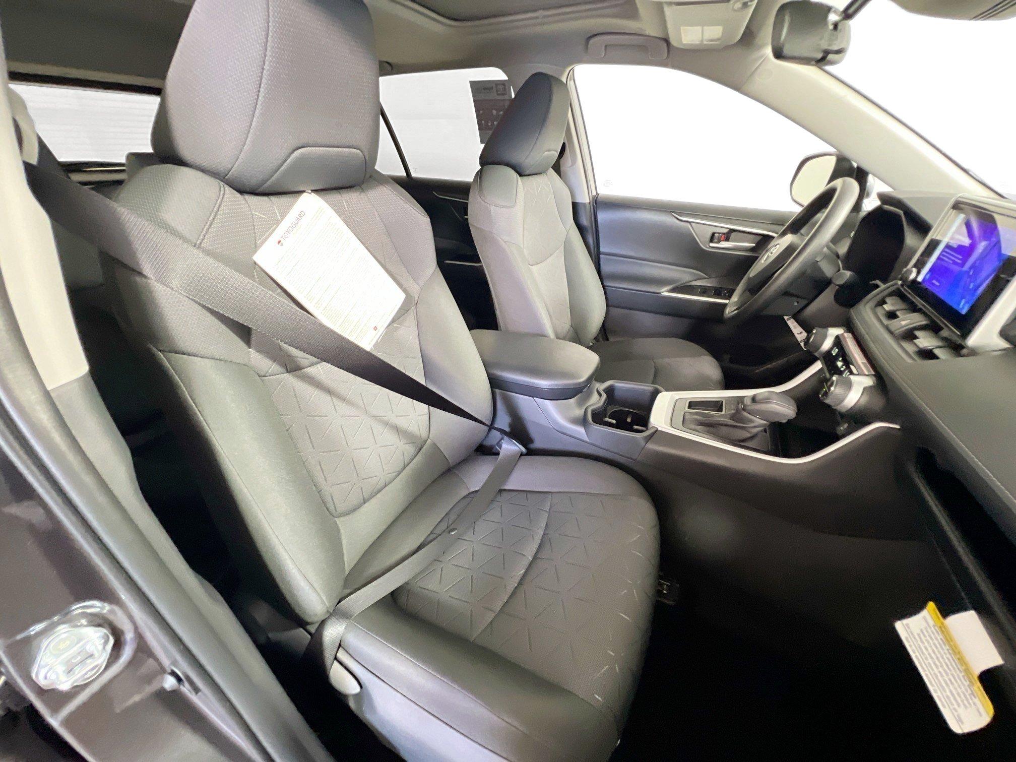 Used 2025 Toyota RAV4 XLE w/ Convenience Package FWD image 31