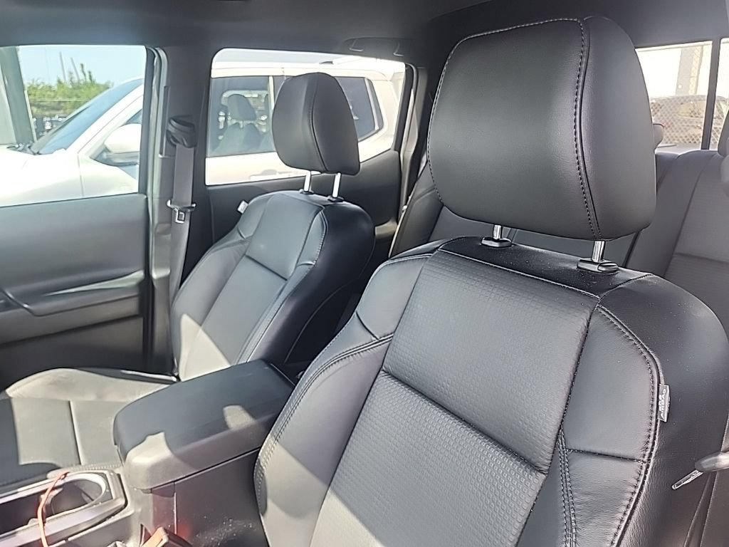 Used 2023 Toyota Tacoma Limited AWD/4WD image 9