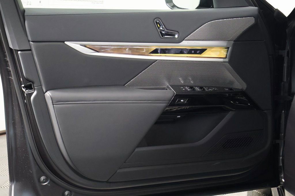 New 2026 BMW 750e xDrive w/ Executive Package image 7