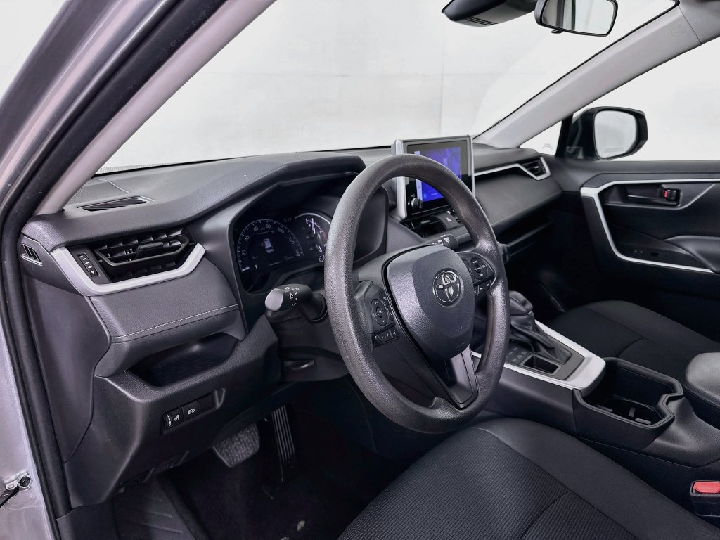 Used 2025 Toyota RAV4 LE AWD/4WD image 9