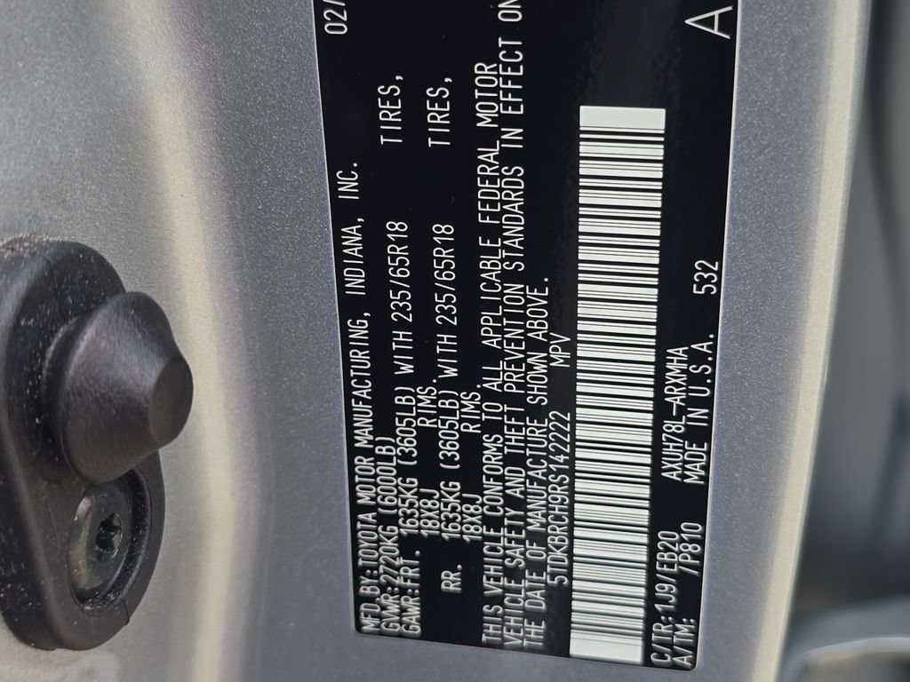 Used 2024 Toyota Highlander XLE AWD/4WD image 37