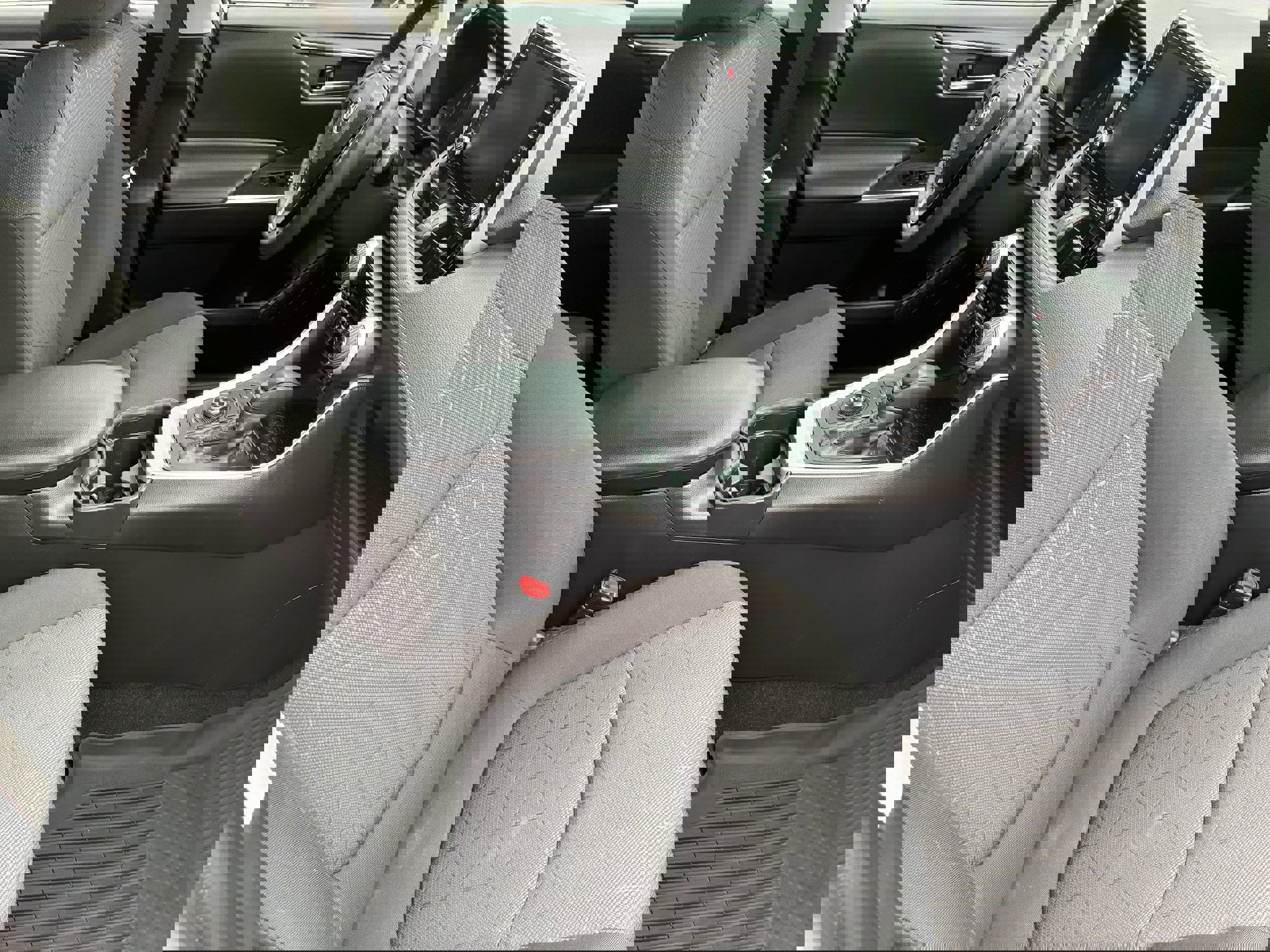 Used 2020 Toyota RAV4 XLE image 9