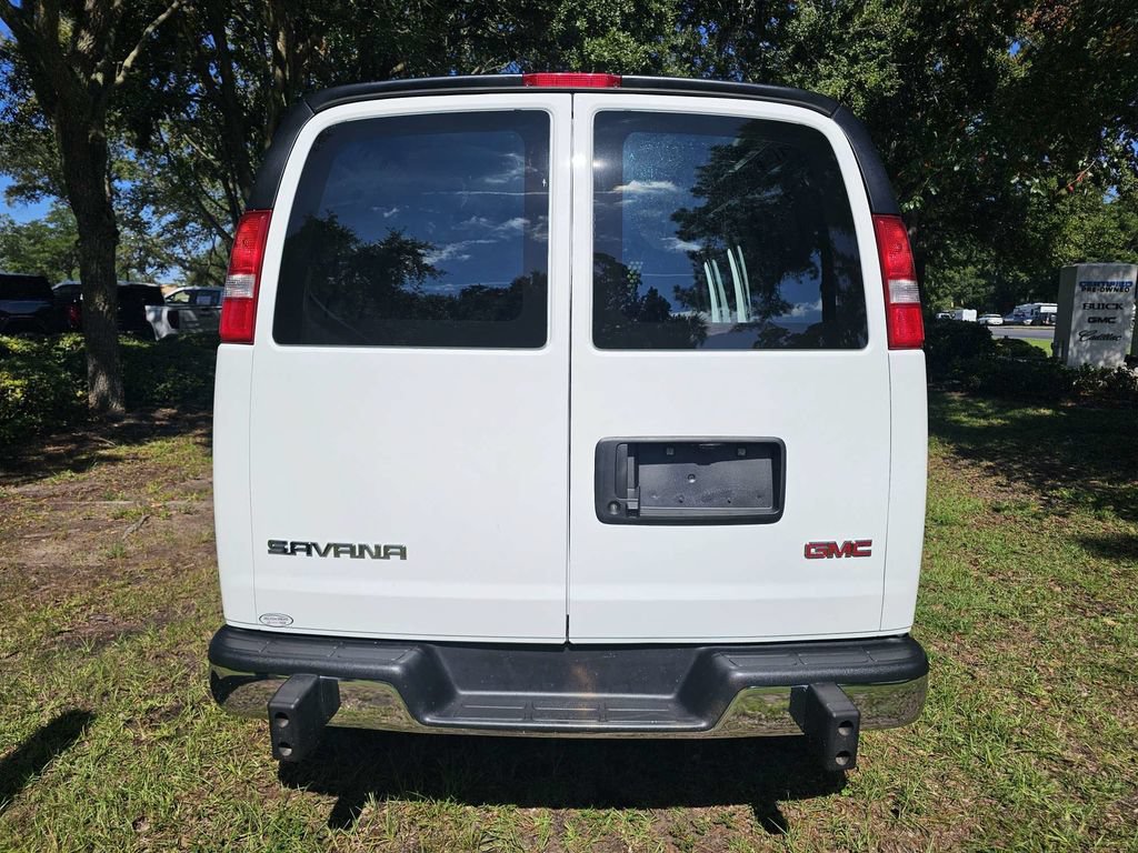 Used 2025 GMC Savana 2500 w/ Driver Convenience Package RWD image 4