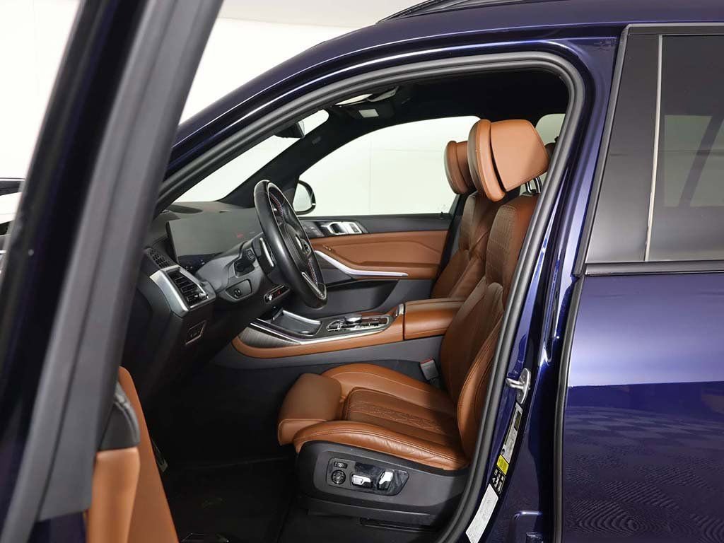 Used 2024 BMW X7 M60i image 34