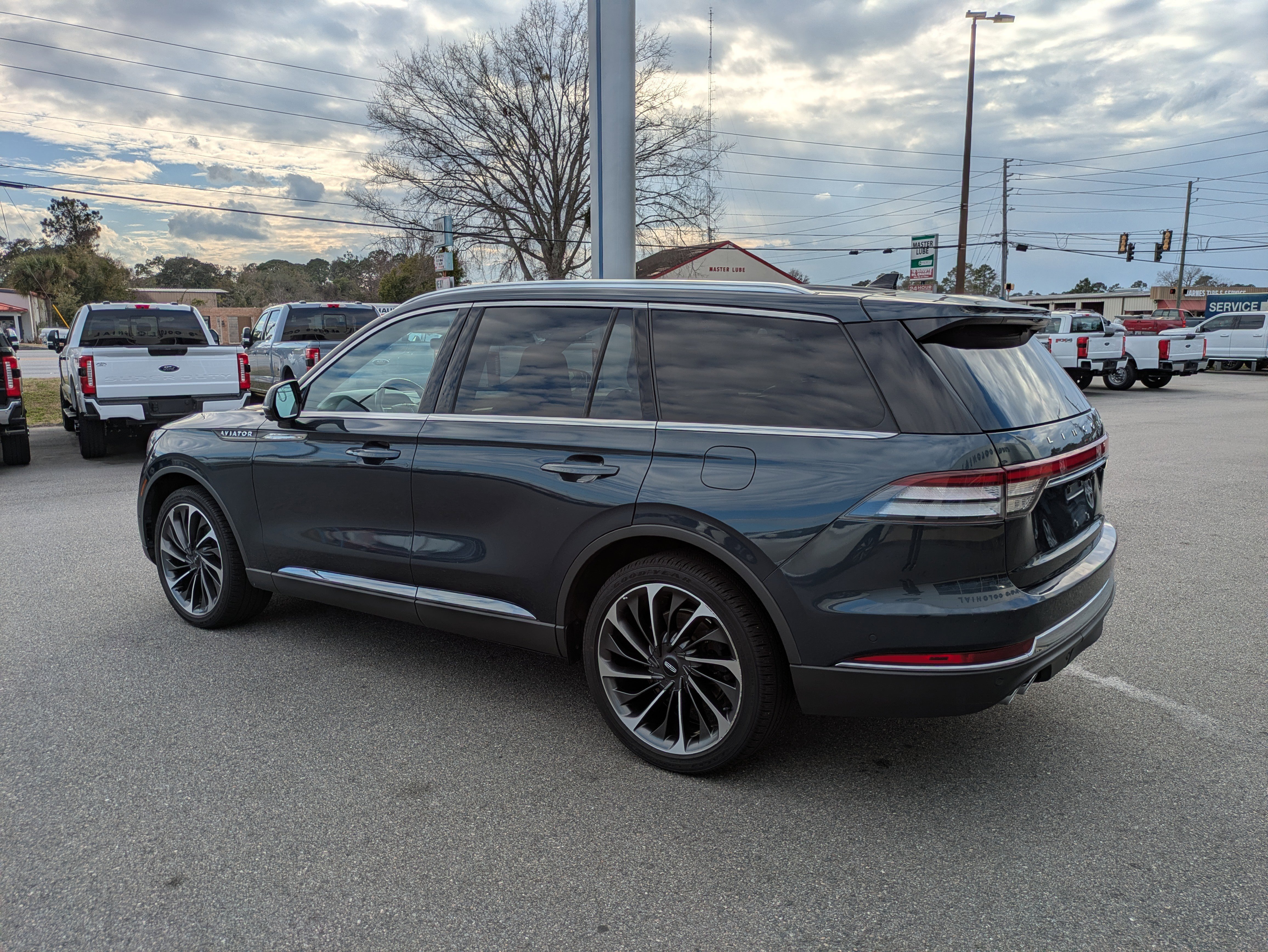 Used 2022 Lincoln Aviator Reserve w/ Equipment Group 201A image 6