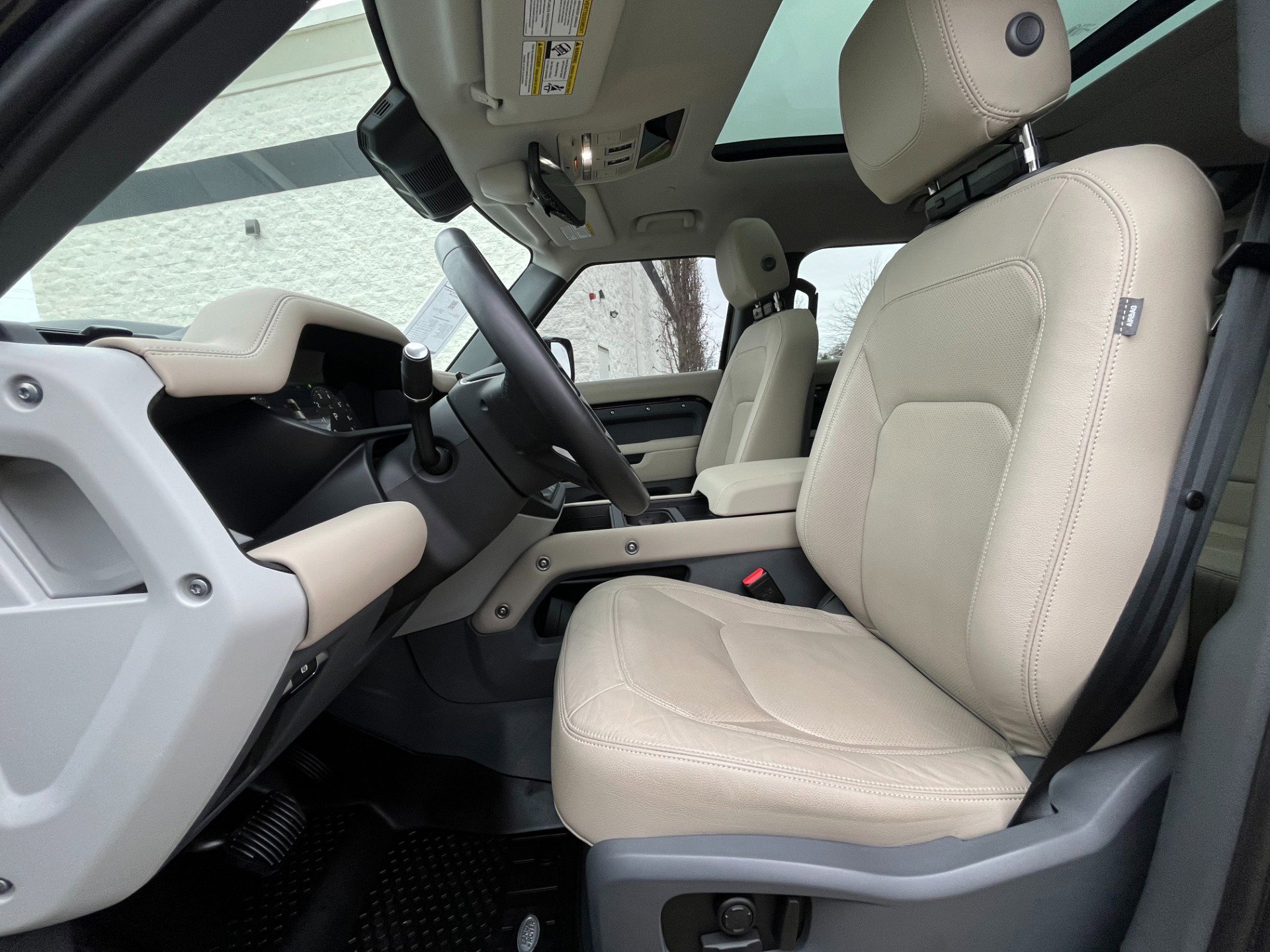 Used 2024 Land Rover Defender 110 SE image 9