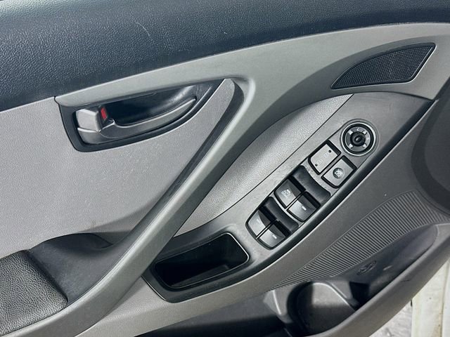 Used 2014 Hyundai Elantra SE image 17
