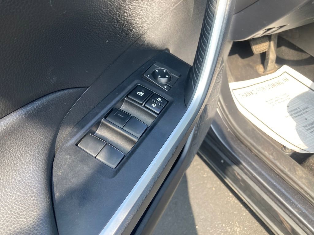 Used 2020 Toyota RAV4 LE image 13