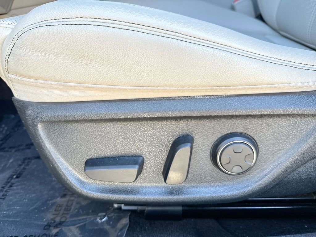 Used 2019 Genesis G70 2.0T Advanced image 14