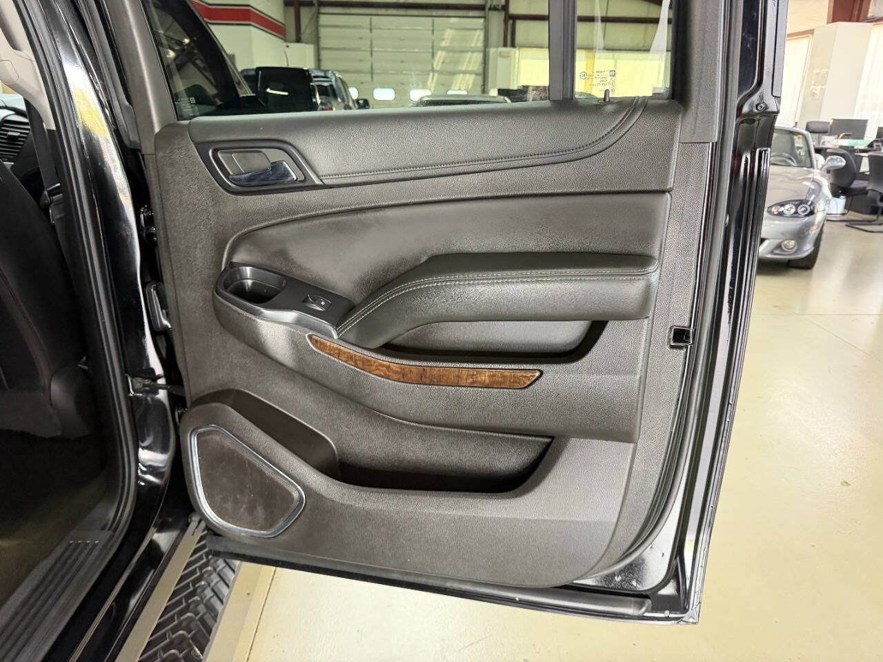 Used 2017 Chevrolet Suburban LT AWD/4WD image 15