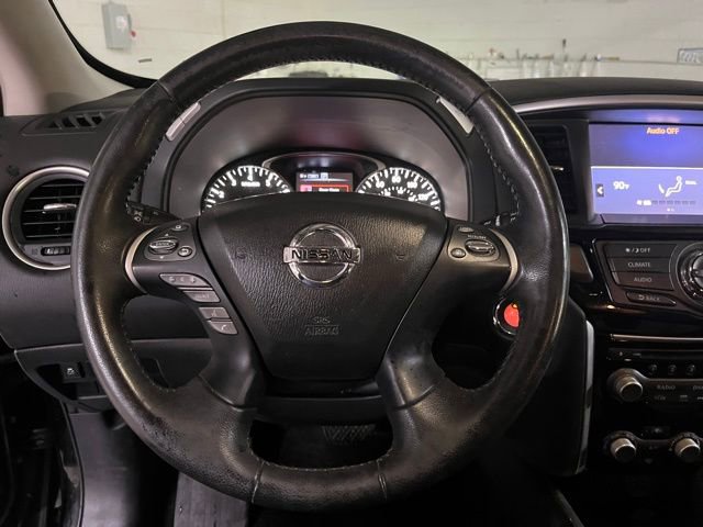 Used 2018 Nissan Pathfinder SV image 19