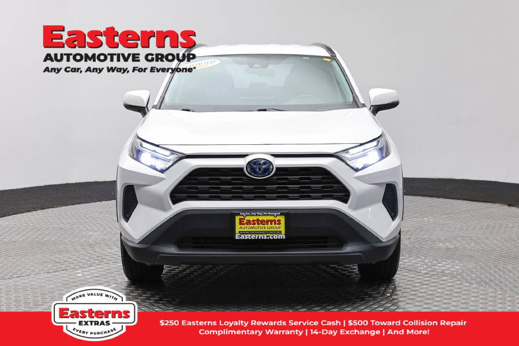 Used 2022 Toyota RAV4 XLE AWD/4WD image 3